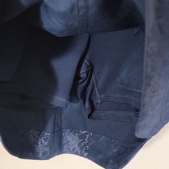 Orvis Embossed travel Skort in blue Shattered print size small - Picture 2 of 14